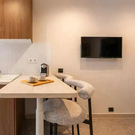 Lovely studio near Montparnasse station * Parigi