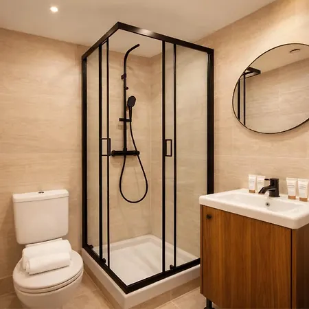 Lovely studio near Montparnasse station Parigi