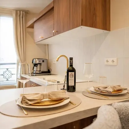 Lovely studio near Montparnasse station Parigi